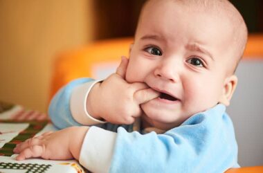 Baby heeft andere ontlasting tijdens het doorkomen van tanden
