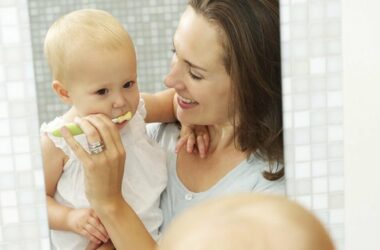Moet je ook de eerste tandjes van je baby al poetsen?
