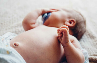 Wat is de kans dat een kleine baby later ook ‘klein’ is en omgekeerd?