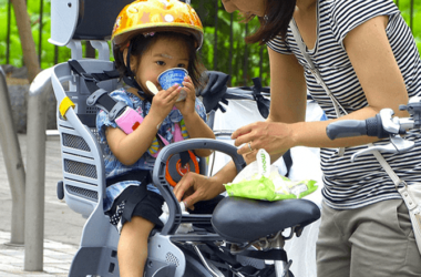 Zo vervoer je je kind veilig op de fiets